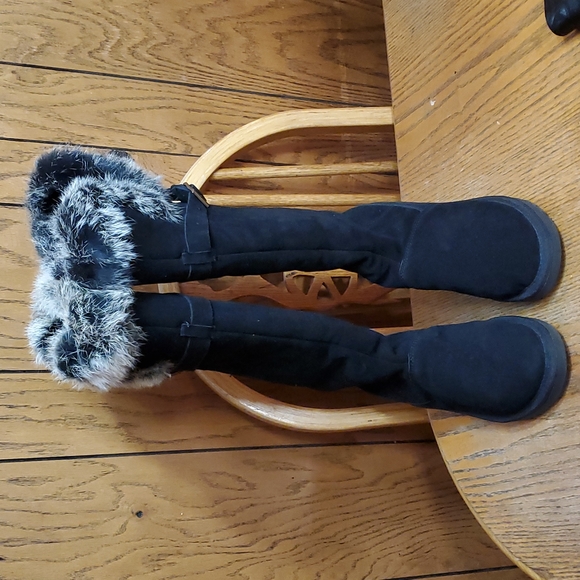 UGG Boots - Picture 2 of 11